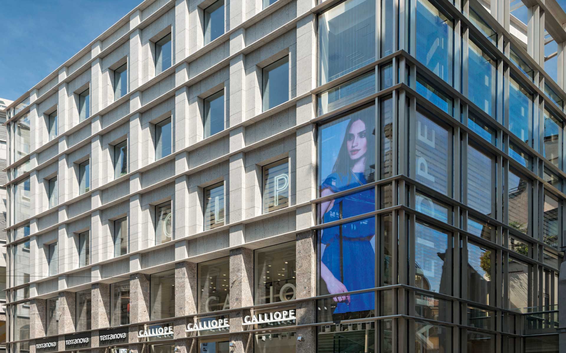 Milano - fronte building Via Torino